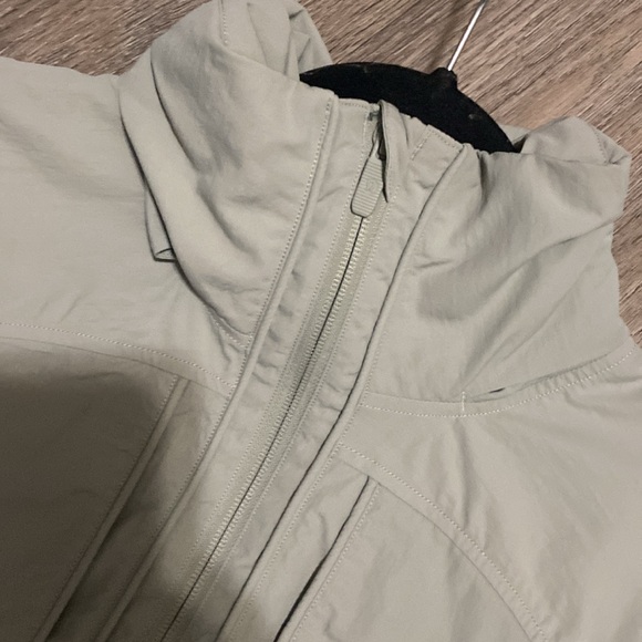 Lululemon size 2 Always Effortless Jacket
Green Fern - Picture 7 of 9